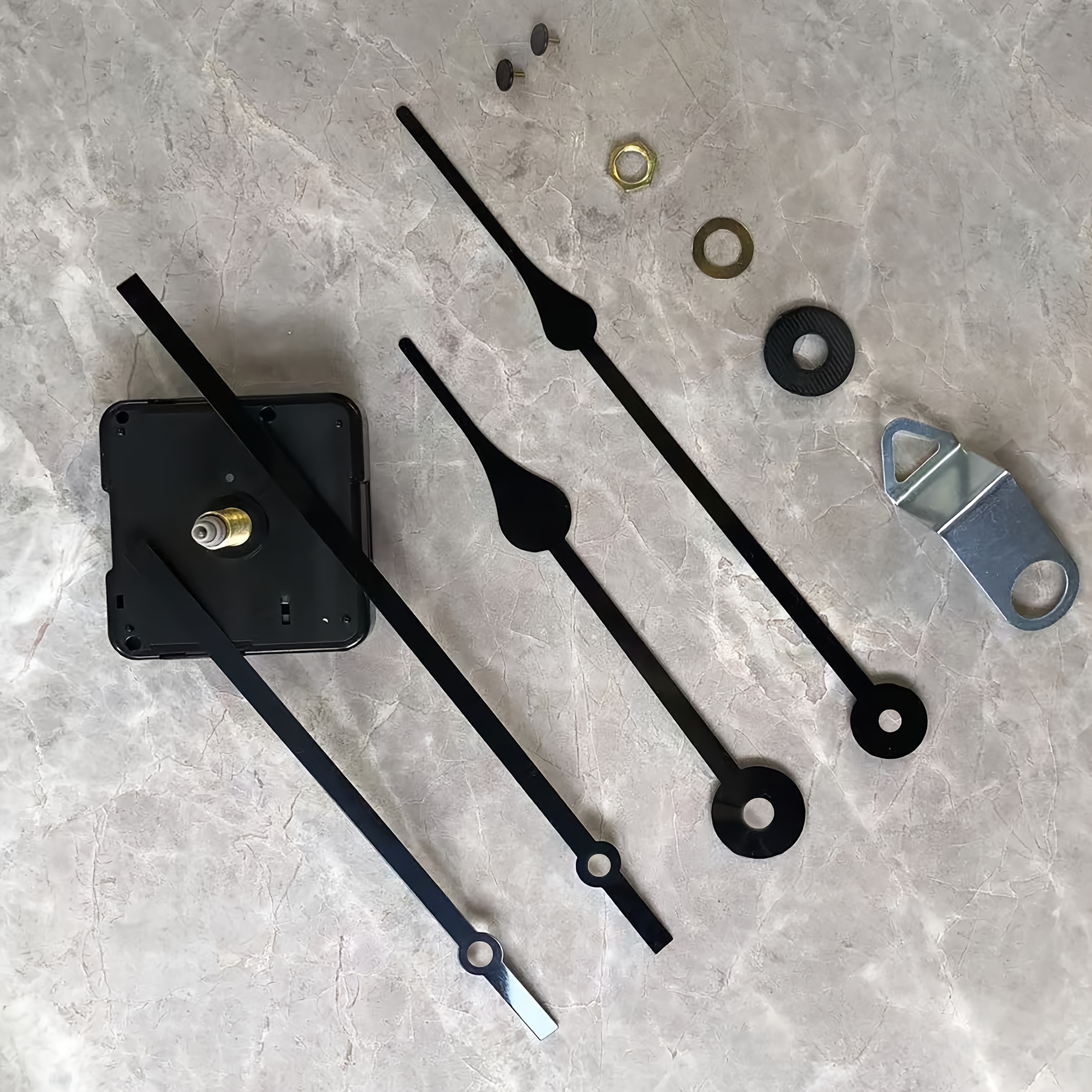 Laikrodžio dalys, tylus kvarcinis mechanizmas, 28 mm veleno ilgis, įskaitant du poras laikrodžio rodyklės, didelis sukimo momentas, lengvai montuojamas, sieninis dekoravimas, minimalistinis ir stilingas