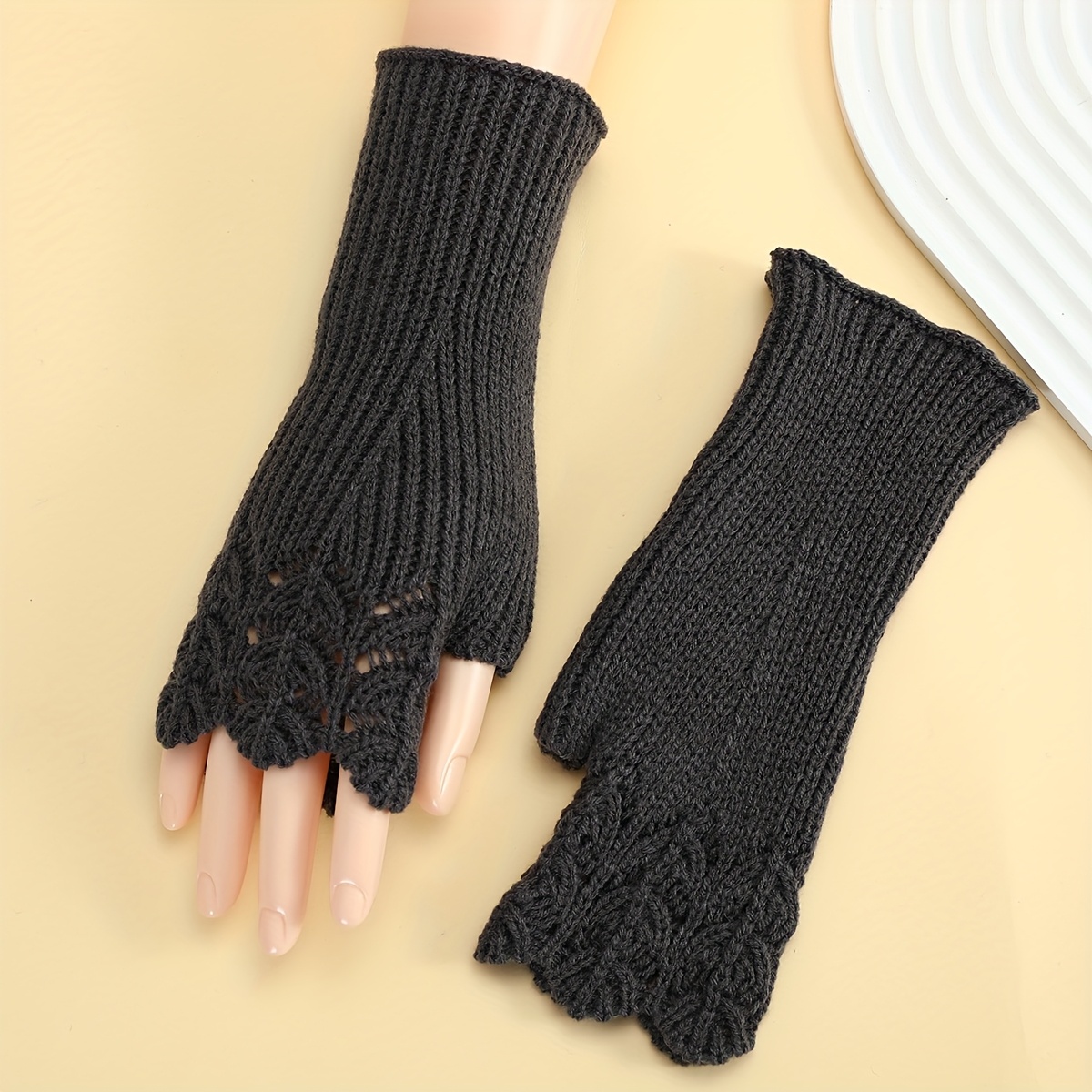 TEMU A Pair Of Women's Autumn/winter Fish Scale Gloves, Outdoor Warm Windproof Arm Sleeves, Fashionable Simple Versatile Casual Decorative Fingerless