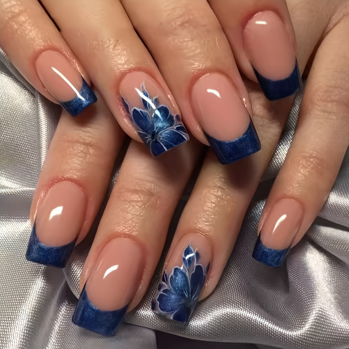 

Medium-long 24pcs Nude Nail Blue Gradient Flower False Nails Wearable Nail Stickers Removable False Nails