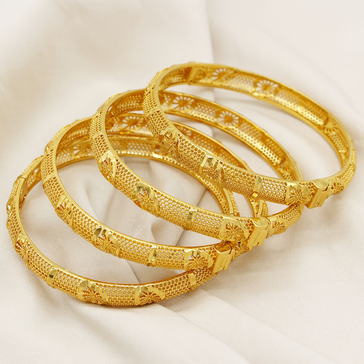 4pcs Copper Dubai Women's Bracelet Hollow Design Openable Classic Style