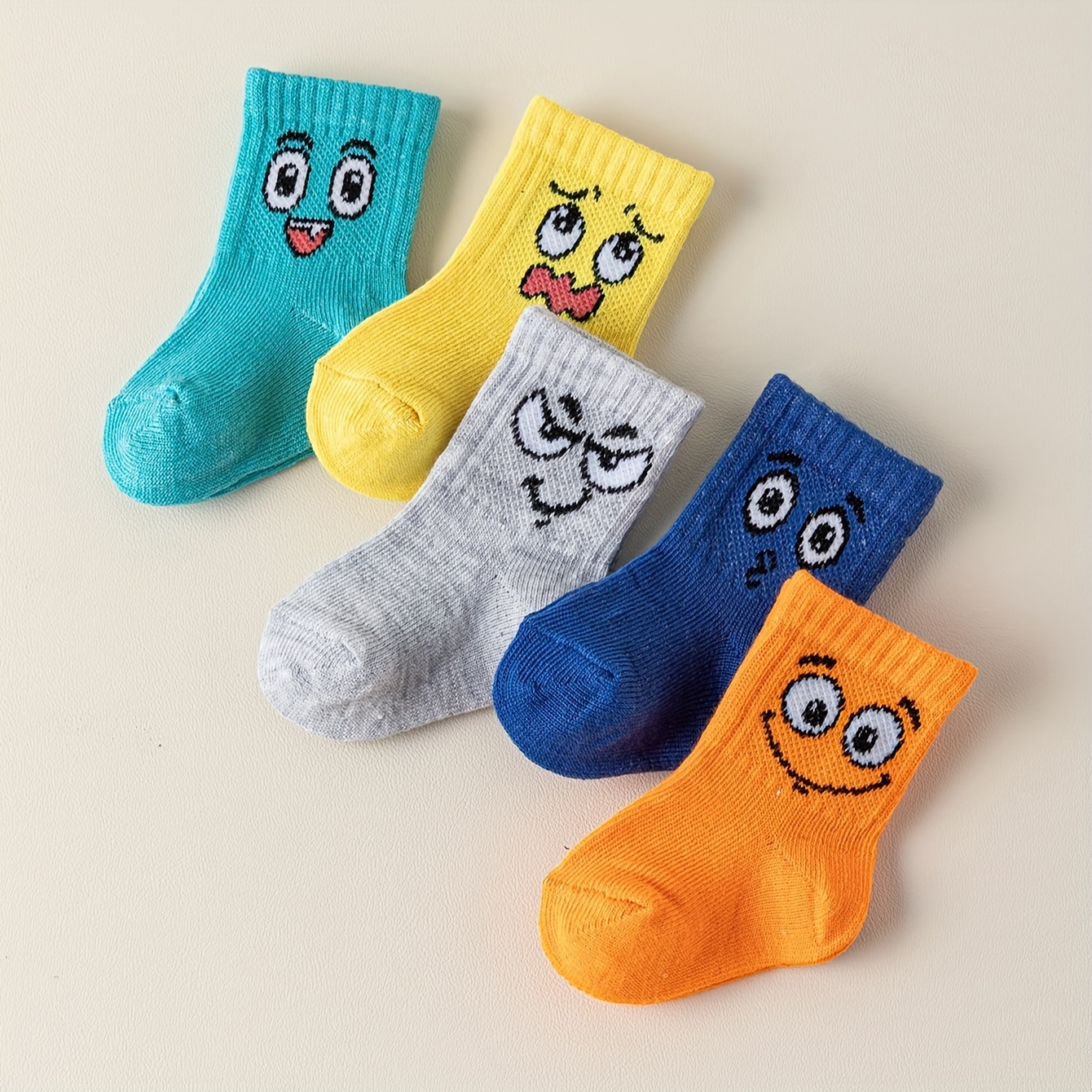 

Lot de 5 Chaussettes de Sport à Thème Cartoon pour Jeunes - Respirantes, Chaudes en Tissu Tricoté, Parfaites pour Toutes les | Mélange de Polyester | Lavables en Machine