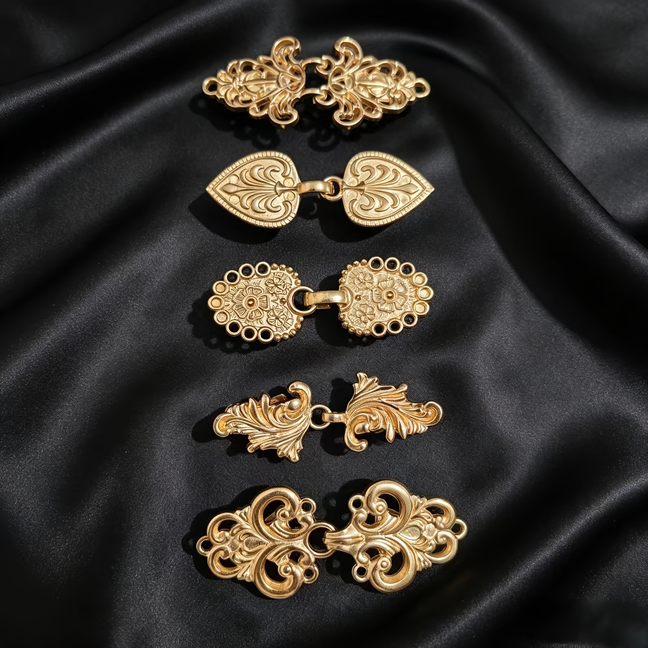 TEMU 5pcs Vintage Cape Clasps, Metal Shawl Clips, Decorative Cardigan Fasteners, Gothic Lace Collar Buttons, Halloween Cosplay Costume Accessories