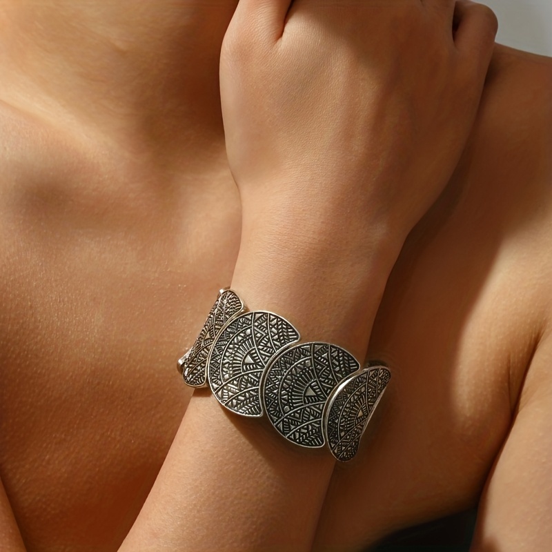 E-shop modisches Armband aus Zinklegierung im europäischen amerikanischen böhmischen ethnischen Stil mit geschnitztem Totem, kreativ, retro, silbrig,
