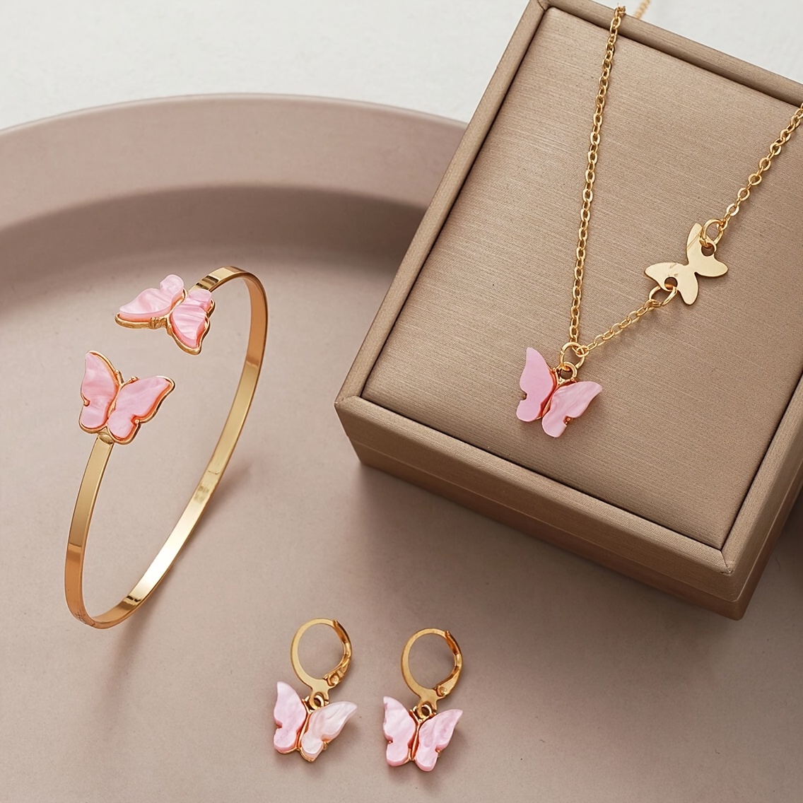 Image of 4pcs Fashionable, Simple, Elegant, And Exquisite Vintage-style Acrylic Earrings + Necklace + Bracelet Jewelry Set, Perfect For Holidays, Vacations, Parties, Dates, And Daily Wear