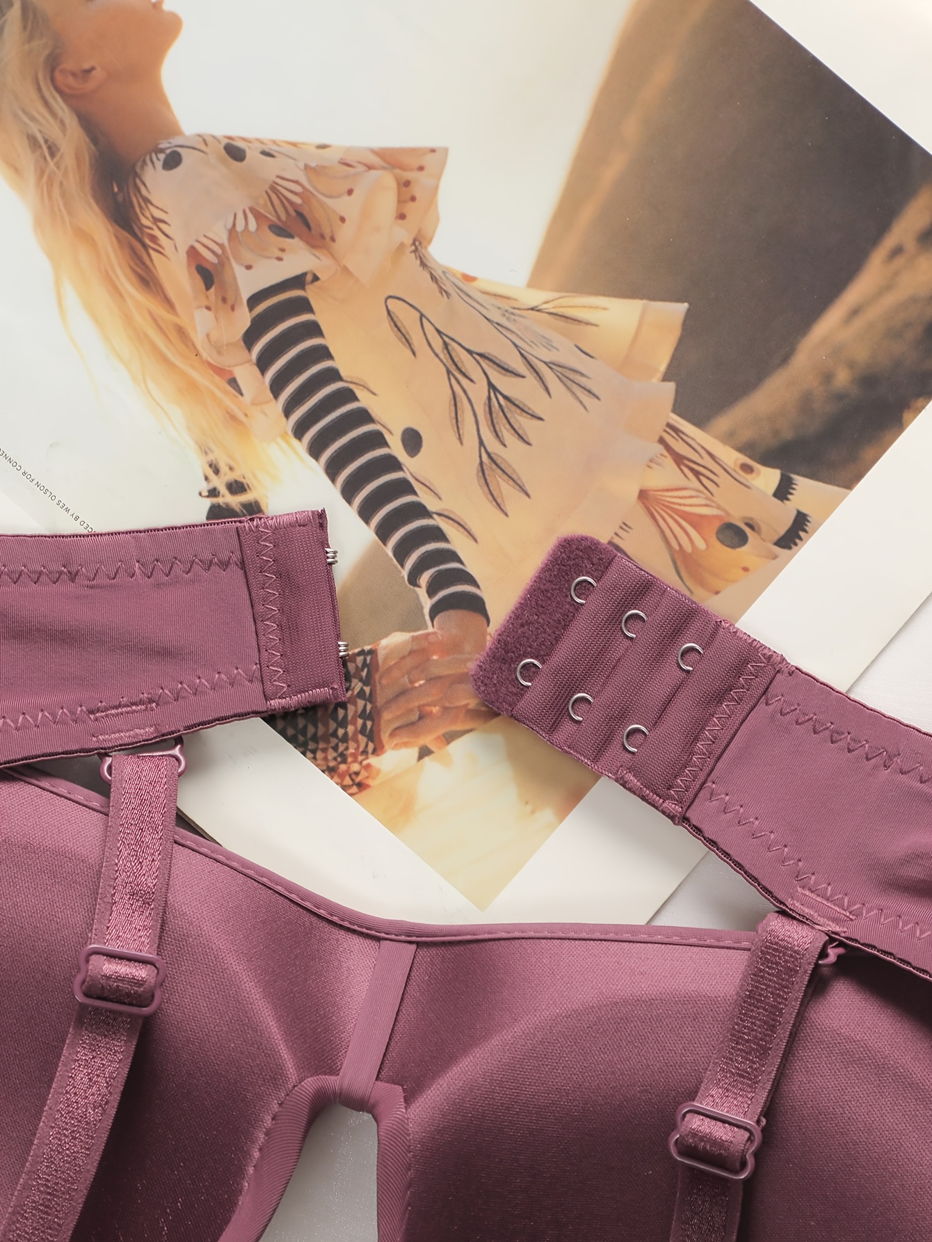 A Set of Women'S Classic Sexy Wireless Bras That Provide a Gathered Look.