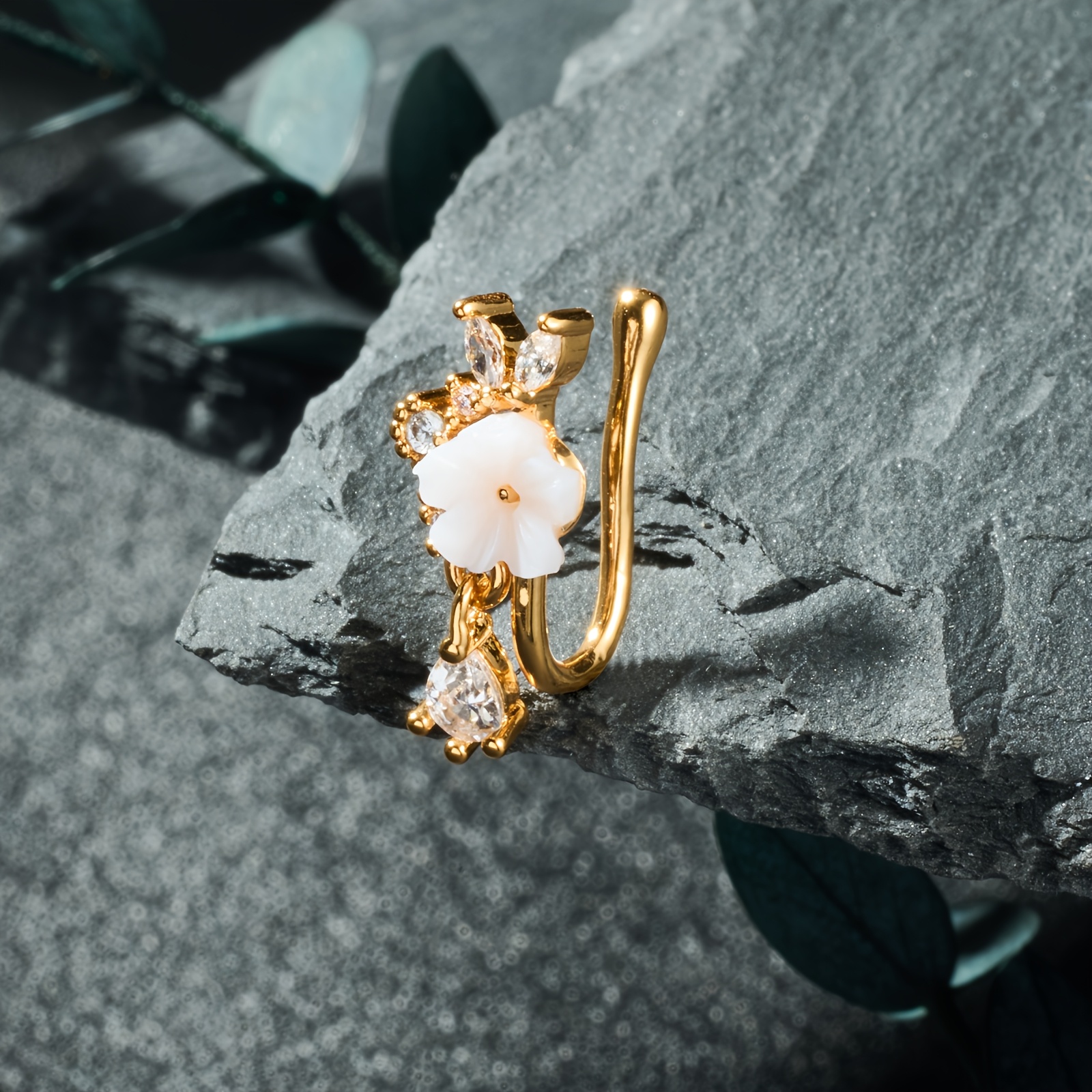 E-shop Elegante Hänge-Nasenring und Nasenclip, mit einem einzigartigen Stil und starkem Halt, kann ohne Piercing getragen werden. Modische Nasenringe