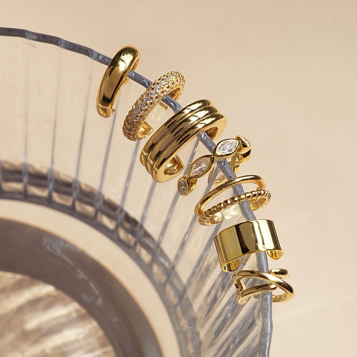 TEMU Ensemble de 7 boucles d'oreilles à clip pour femme, , luxueuses, simples et élégantes, avec synthétique de style Old Money à larges brancards.