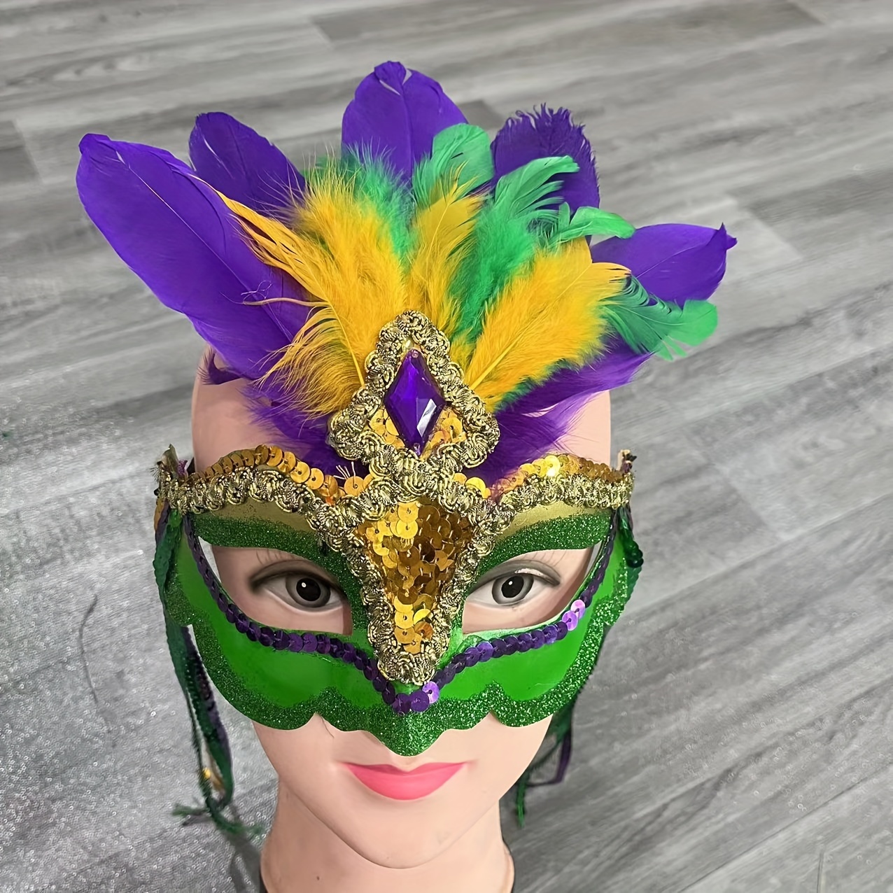 Mardi Gras Mask Masquerade Feather Mask Women,Sequin Feather Mask,Halloween  Carnival Masquerade Decoration : : Clothing, Shoes & Accessories