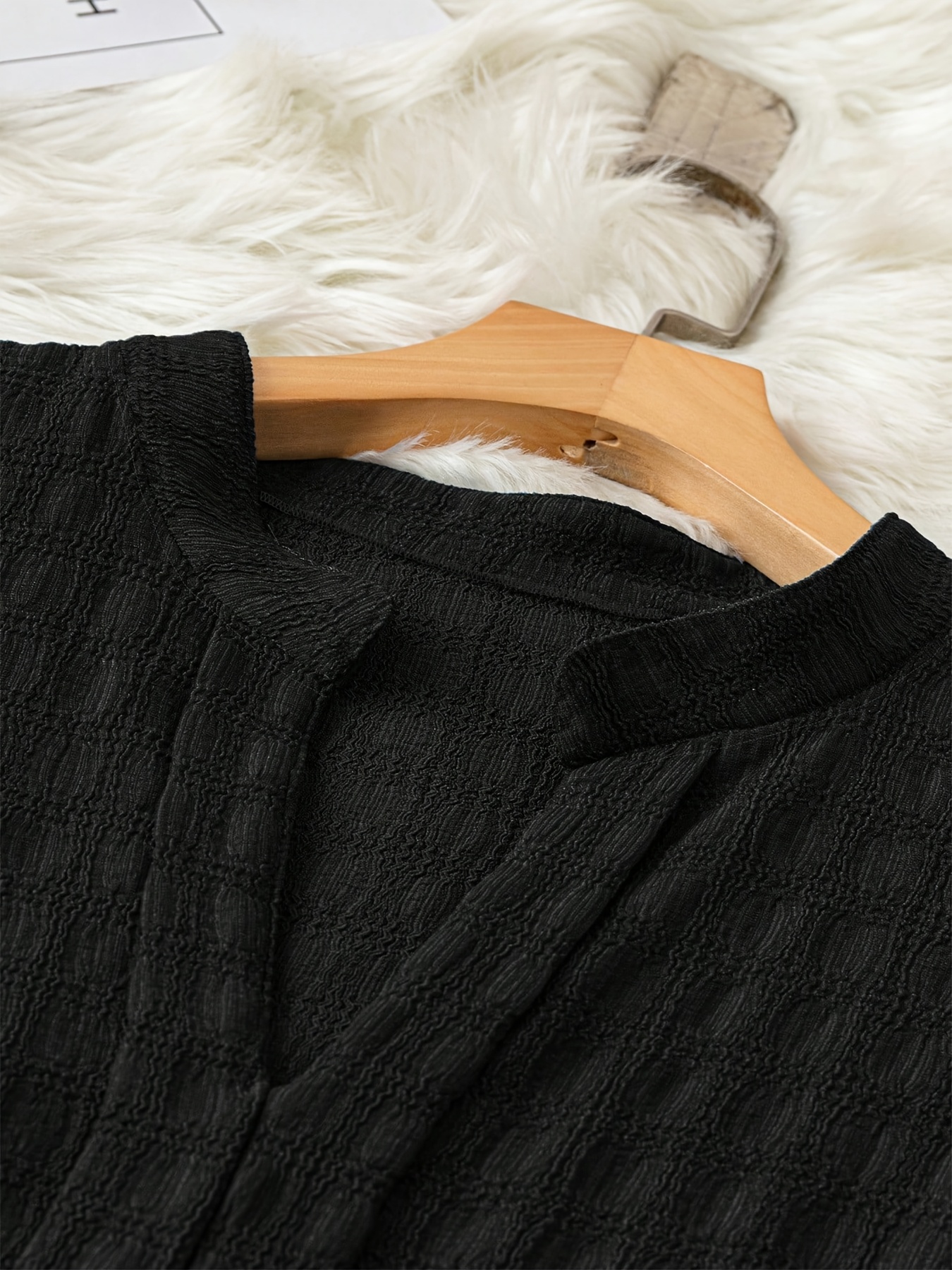 Elegant V-Neck Tank Top for Women, Made of Solid Color Knitted Fabric, Featuring High Elasticity, Suitable for Wearing in All Seasons.