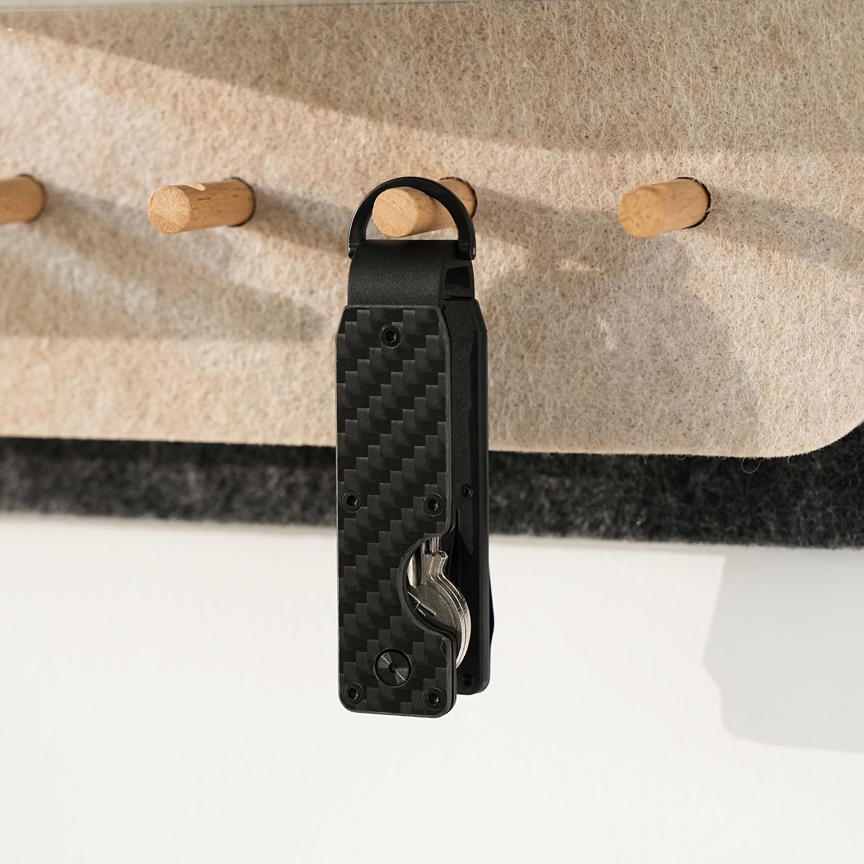 Image of Business Aluminum Alloy Key Organizer, Fashionable Trendy Metallic Texture, Suitable For Outdoor And Home Use