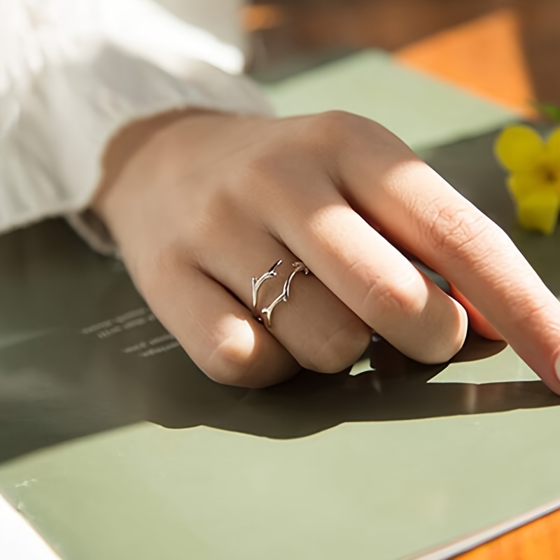 Simple and Stylish Adjustable Antler Ring for Women's Casual Wear, Cute Best Friend Birthday Valentine's Day Gift