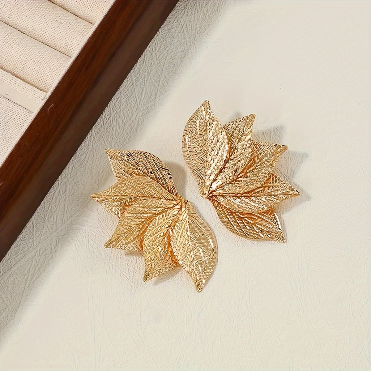 

Elegant And Luxurious Metal Fan-shaped Leaf Design Dangle Earrings Ladies' Earrings Jewelry For Daily And Vacation Wearing