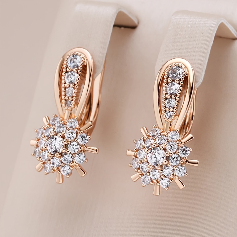 E-shop Luxuriöse und bezaubernde funkelnde silberfarbene Cubic Zirkonia Blumenförmige Damenmode Ohrringe Party Geburtstagsgeschenk Verlobung Hochzeit