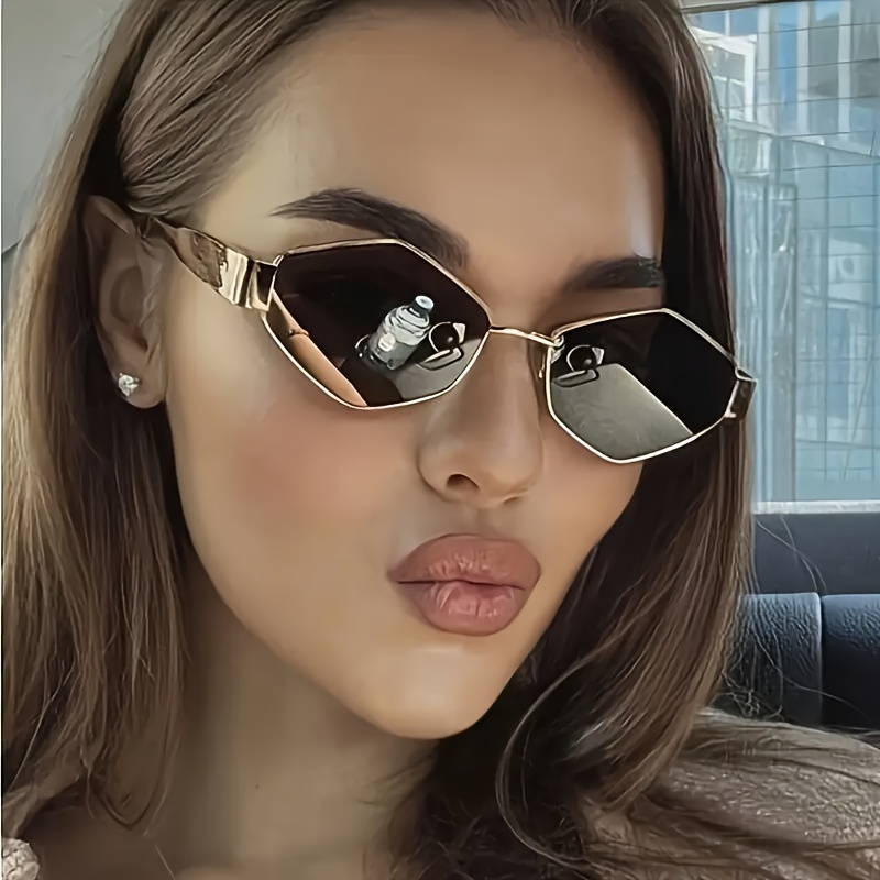 Women's Retro Hexagonal Golden Frame Fashion Glasses - Non- Fashion Glasses with Vintage Glamour, Lightweight Eyewear for, Parties, Everyday Outfits - Chic Accessory, Casual Eyewear
