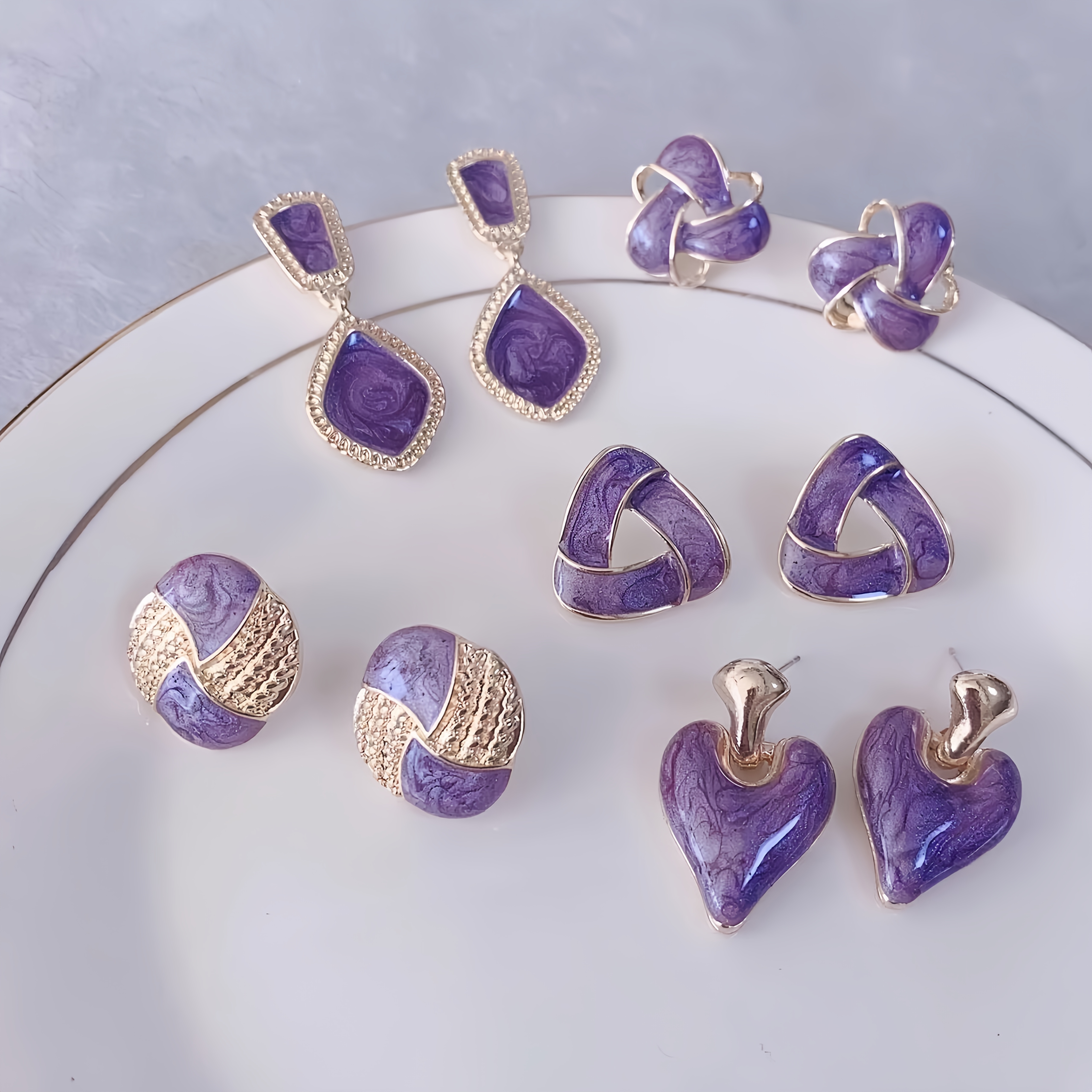 E-shop 5er-Set Damenmode Ohrringe | Vintage Emaille Lila Dreieck und Herz Geometrische Ohrstecker, KC Vergoldenete Zinklegierung, Ideal für und als