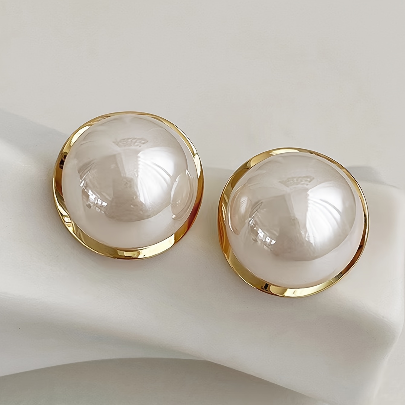 1 Pair Of Vintage Elegant Light Luxury High-end Stud Earrings, Suitable For Women' Commuting, Holidays, And Weddings
