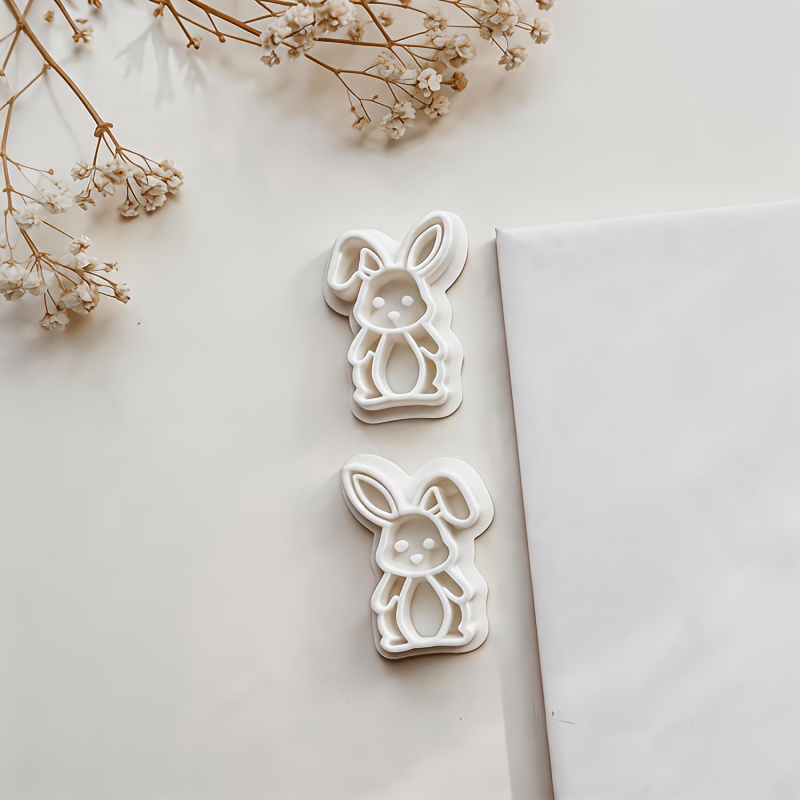 TEMU Juego de 2 cortadores de arcilla con forma de conejito de Pascua con diseño de relieve, adecuados para hacer aretes, colgantes, broches y otros