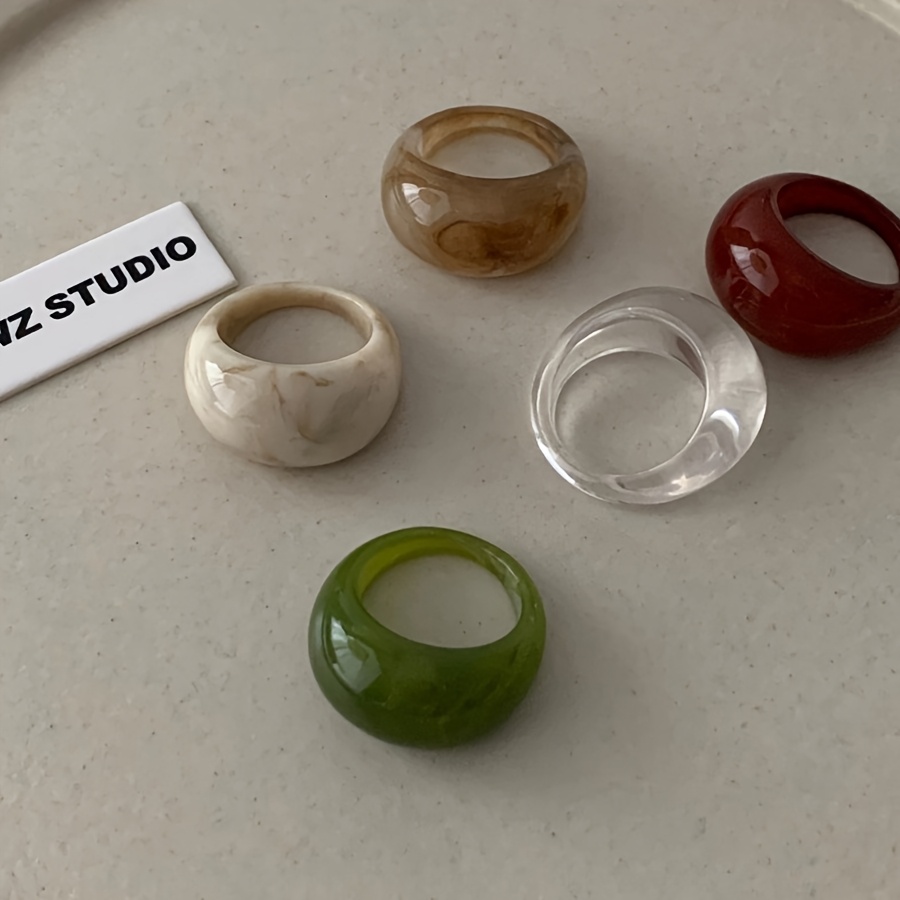 E-shop 5er-Set Candy- Design Vintage Acryl Ringe mit breitem Band, einfach und individuell, Jelly-förmige Textur, tägliche Arbeitsweg-Essential,