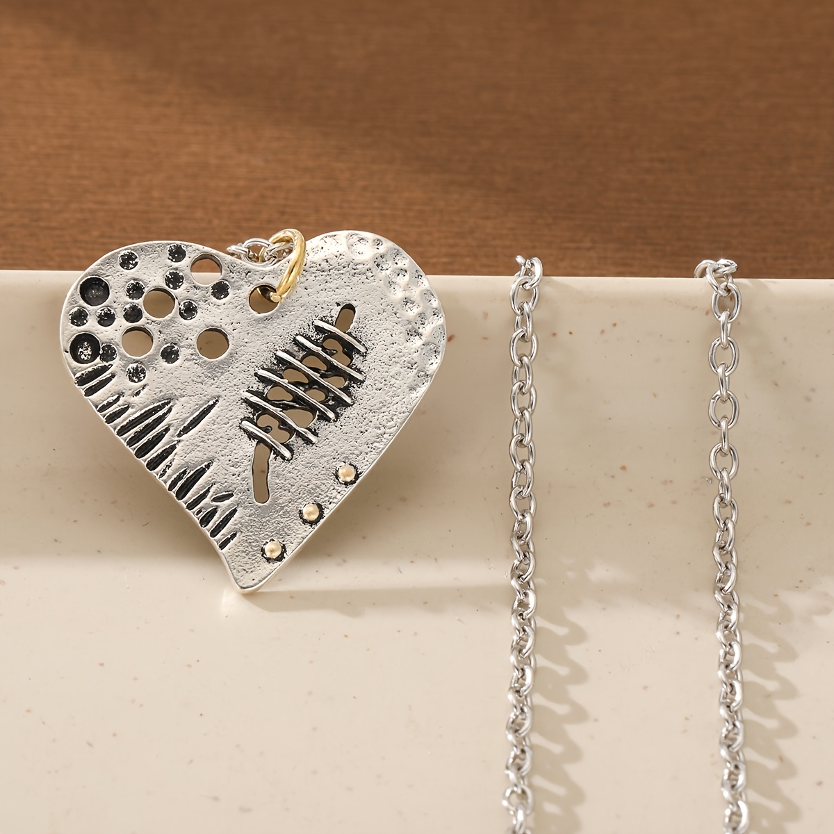 TEMU Retro Distressed Heart Hammer Texture Heart-shaped Women's Necklace Suitable For Parties Gatherings Daily Niche Literary Women's Jewelry