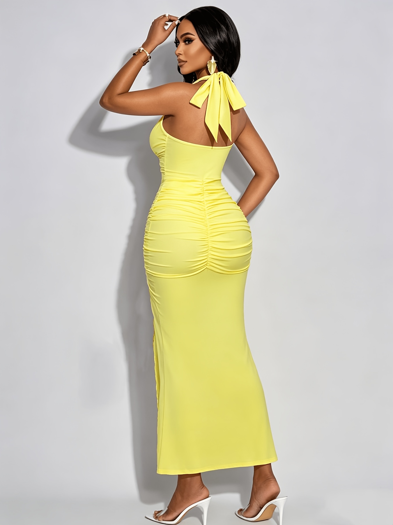 The Bright Yellow And Energetic Women'S Bright Yellow Halterneck Bow Pleated Slim-Fit Dress Is Eye-Catching. The Halterneck Bow Design Is Elegant And Age-Reducing