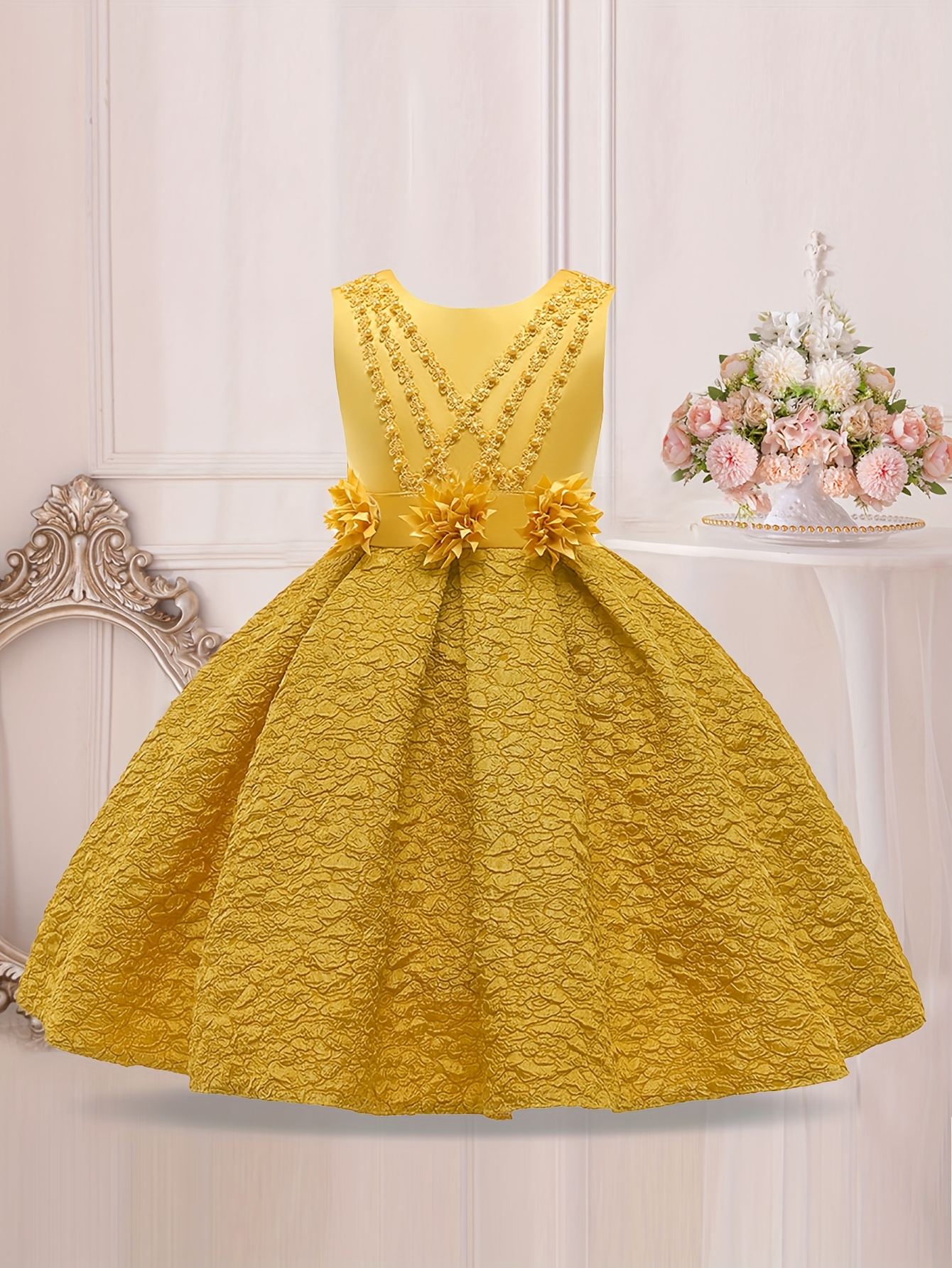 girls yellow dress - United Arab