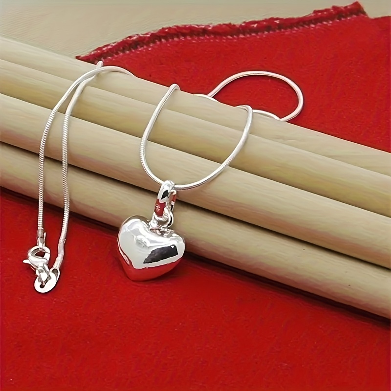 

An Elegant 925 Sterling Silvery Heart-shaped Pendant Necklace With A Snake Bone Chain, Suitable For Women, A Fashionable Jewelry Gift For Weddings