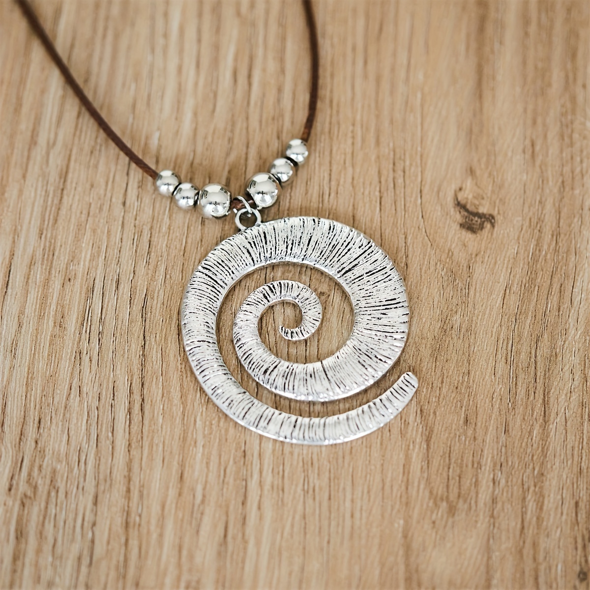 TEMU Un collier de plage à pendentif spiralé, parfait pour tous , les vacances et les fêtes