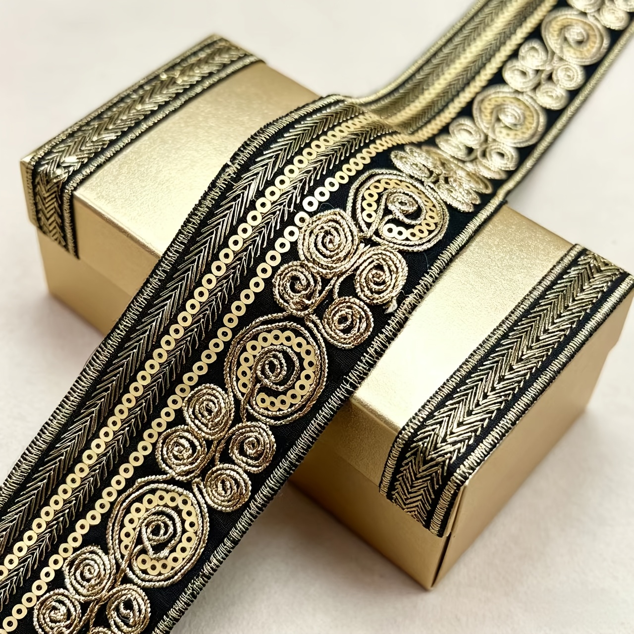 TEMU 1 pz Pizzo Ricamato con Paillettes Bianche e Nere - Eleganti Motivi e Circolari, Vintage, Nastro Accessorio per Abbigliamento, Decorazione per