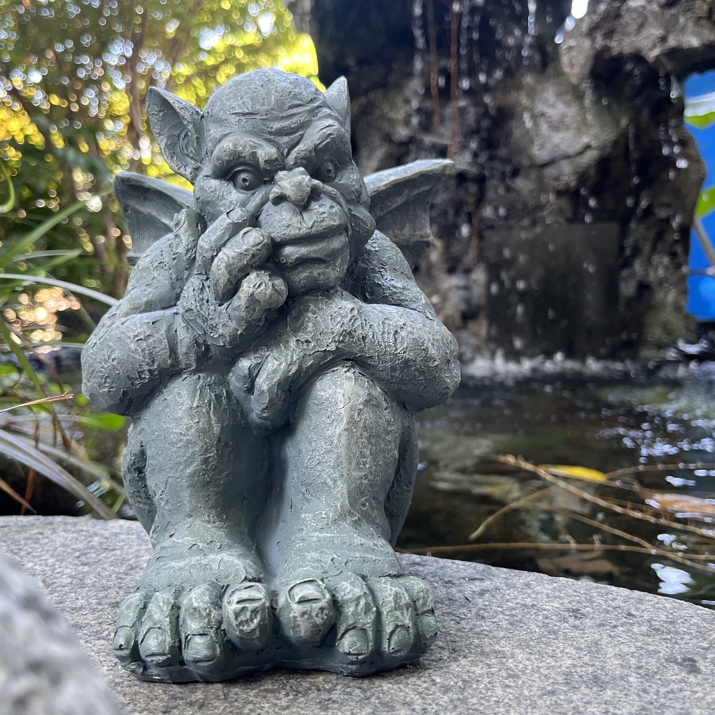 E-shop Eine 19,80 cm / 7,80 Zoll linke Gargoyle Figur, eine kreative künstlerische Dekoration für Gärten, Rasenflächen und Outdoor-Skulpturen. Dieses