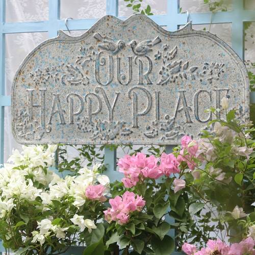 . unser glücklicher ort metallschild - 24x12 zoll, dekorative eisen-türschild mit blumenmustern, willkommensschild für