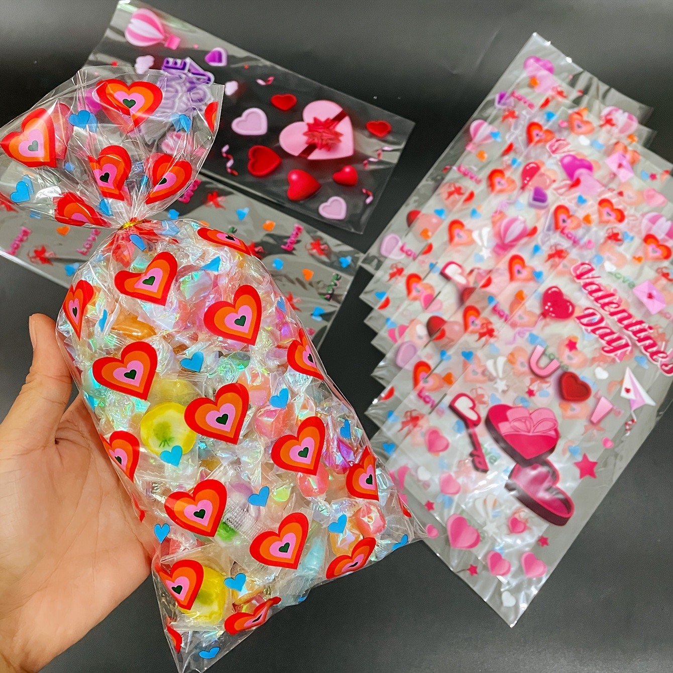 

50pcs Valentine's Day Gift Bags, Red Heart Balloon Pattern Plastic Party Favor Bags, With Golden Ties, For Wedding, Valentine's Day, And Party Decorations