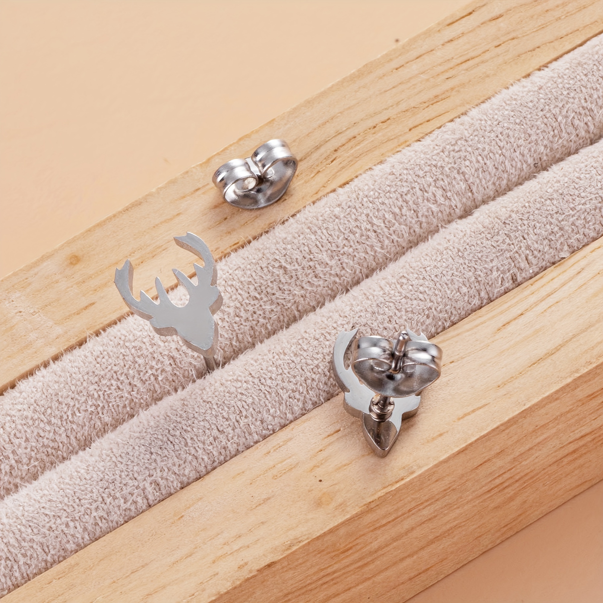 TEMU 1 Pair (2pcs Set / 3 Pairs 6pcs Set) Hypoallergenic Stainless Steel Christmas Deer Head Shaped Casual Attire Women's Stud Earrings