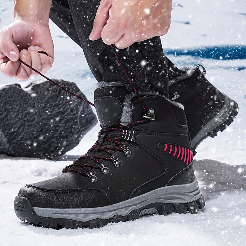 Botte d'Hiver de Haute Qualité pour Hommes avec Doublure en Fourrure, Chaussures de Randonnée Antidérapantes pour Temps Froid, Noires avec Accents Rouges/Bleus, Conception à Lacets, Semelle en Caoutchouc, Parfaites pour le Trekkings et l'Alpinisme, Équipement Extérieur pour le Froid | Botte Classique à Lacets | Chaussures de Neige Durables