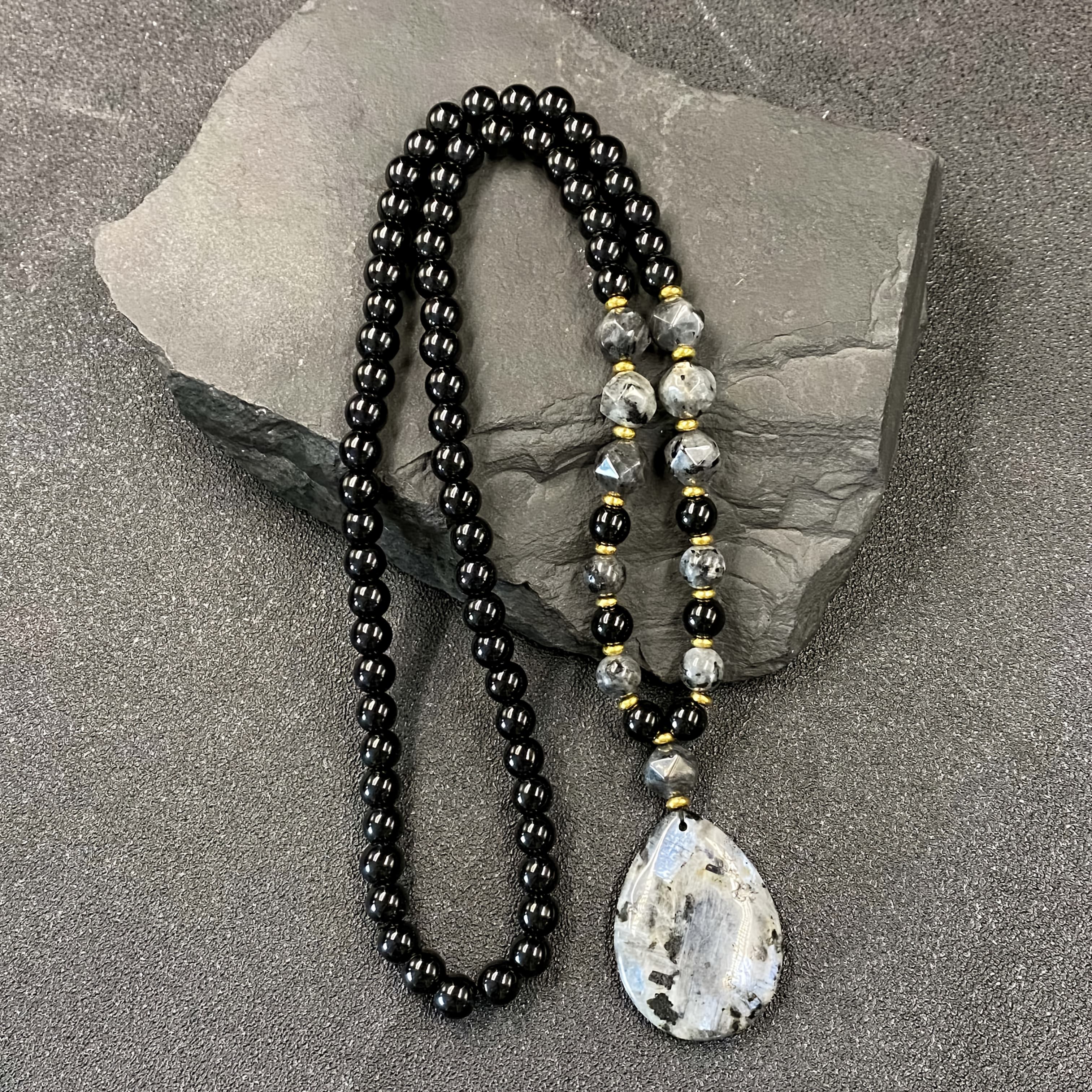 TEMU 1pc Collier avec Pendentif en Labradorite Naturel, Design de Perles en Onyx et Paillettes Noires/Bijoux de Style Bohème, Collier Rétro ,