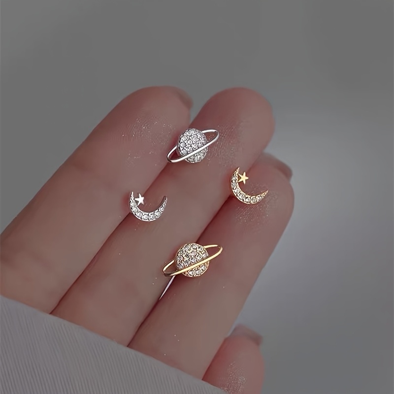 Par de exquisitos pendientes de botón asimétricos Planet Easy Individual con circonita estrella, joyería de moda para mujer, joyería de oreja premium y temperamento