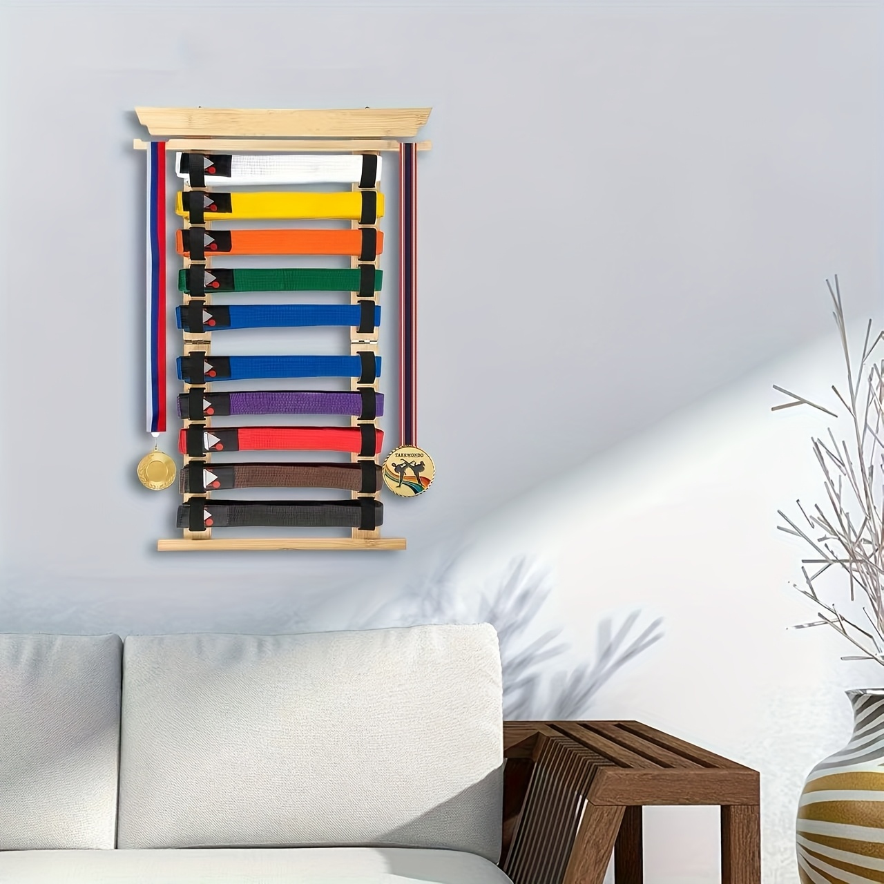 Karate Gürtel Display Für 15 Gürtel – Filz, 78x35 Cm, Mit Schlüsselanhänger, Für Taekwondo & Mehr