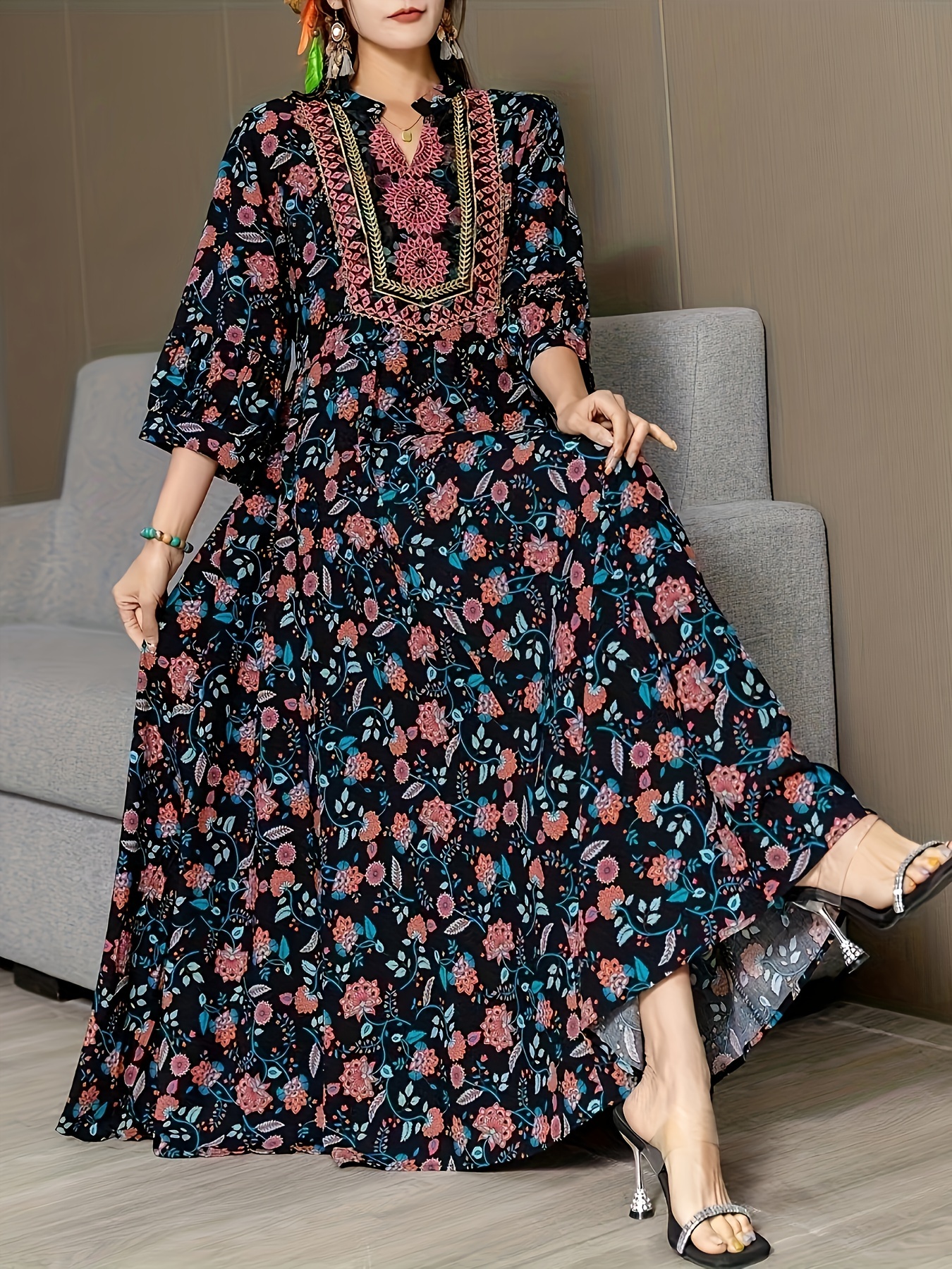 Elegant floral embroidered Middle Eastern tunic dress with V neck and belt