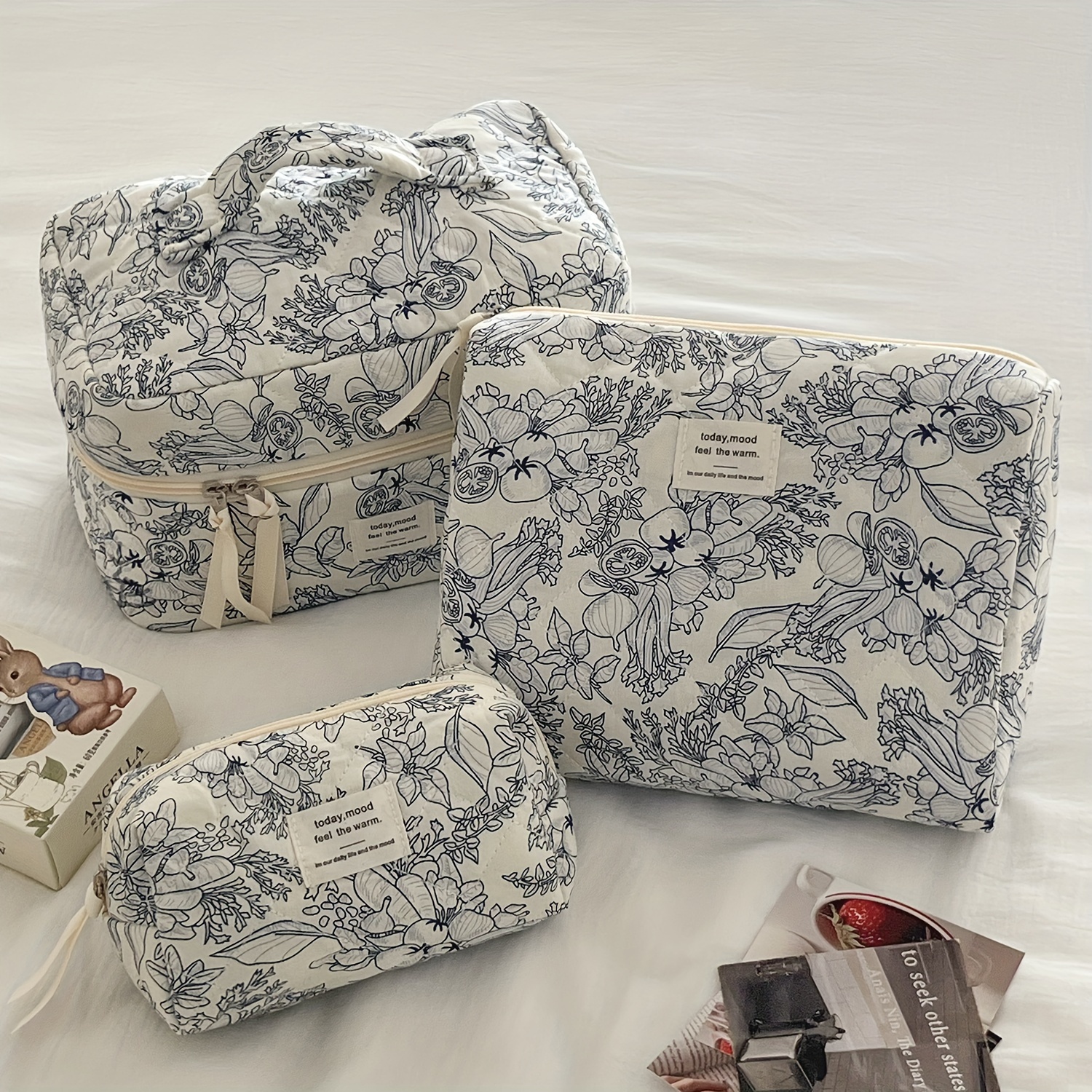 Image of Women' Vintage Lightweight Makeup Bag & Toiletry - Large Capacity Portable Case With Wrist Strap Suitable For Travel, Daily Use, Elegant Retro Handheld Storage