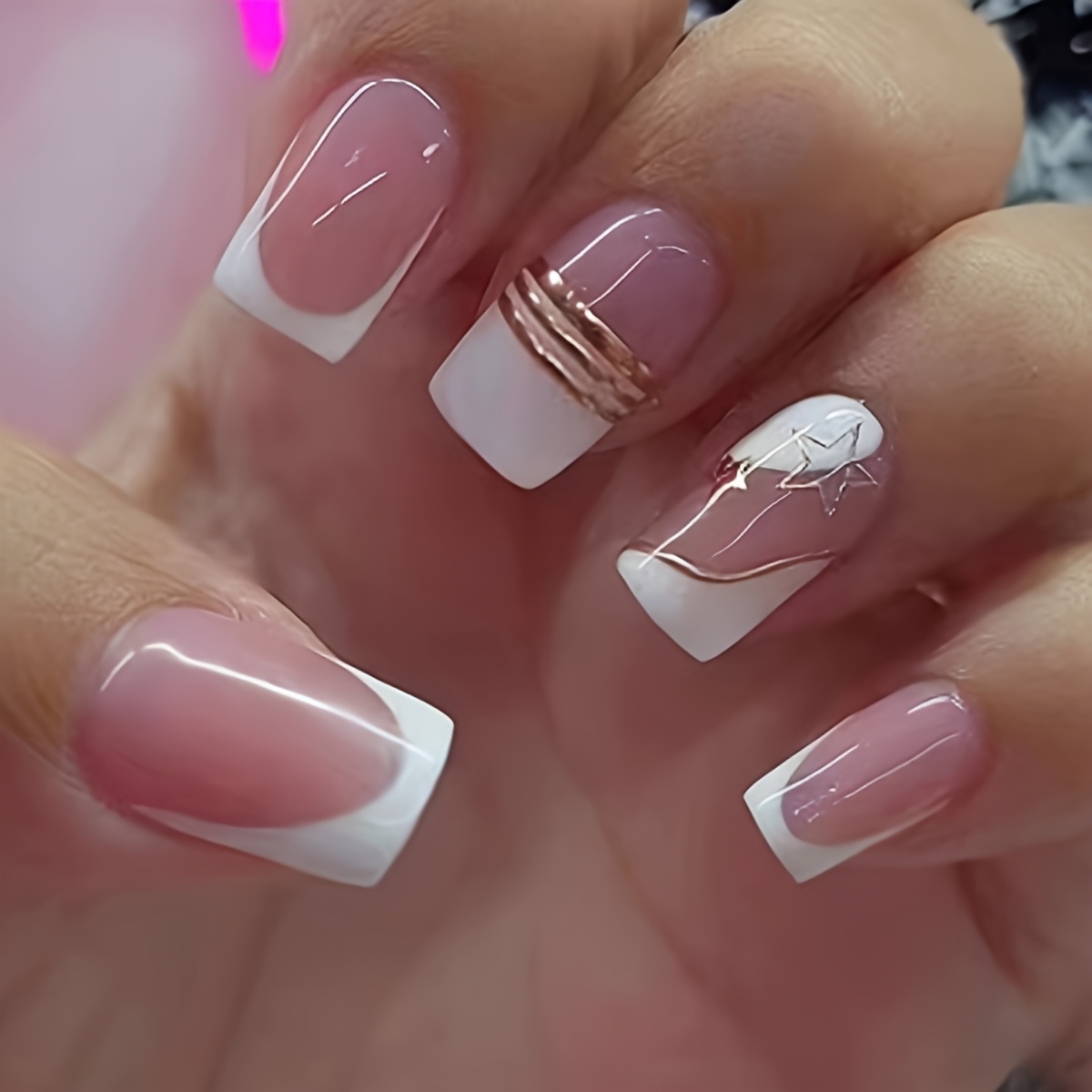 TEMU 24pcs 24pcs Metallic -on Nails Suitable For Women, White Suitable For Daily Wear, Parties, Dates - Square Medium Length False Nails With Glossy,