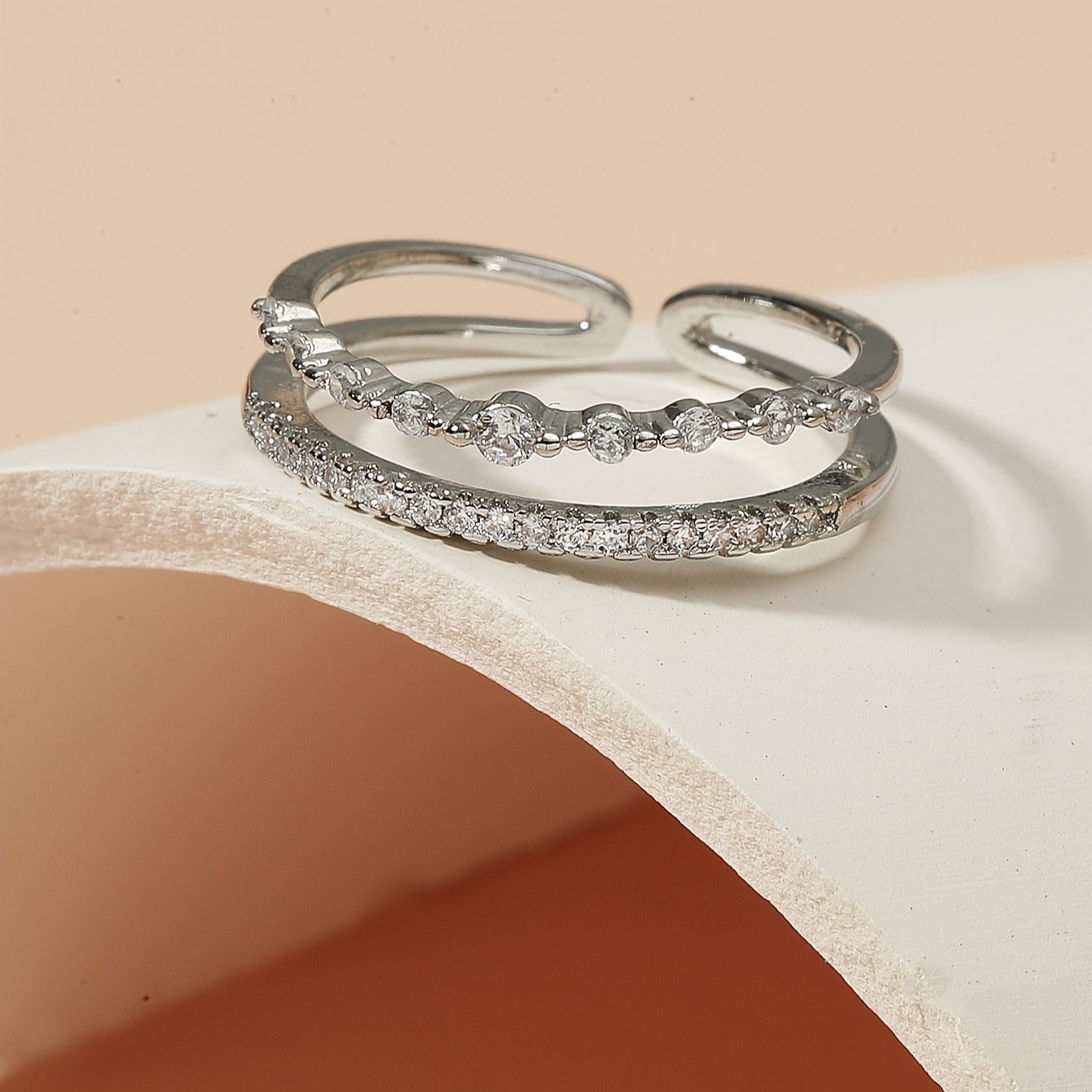 An Elegant Retro-Style Ring Featuring a Round Synthetic Zirconia Set in a Classic Copper Four-Prong Setting, Suitable for All Seasons, And an Ideal Choice for Daily Wear And Gifts