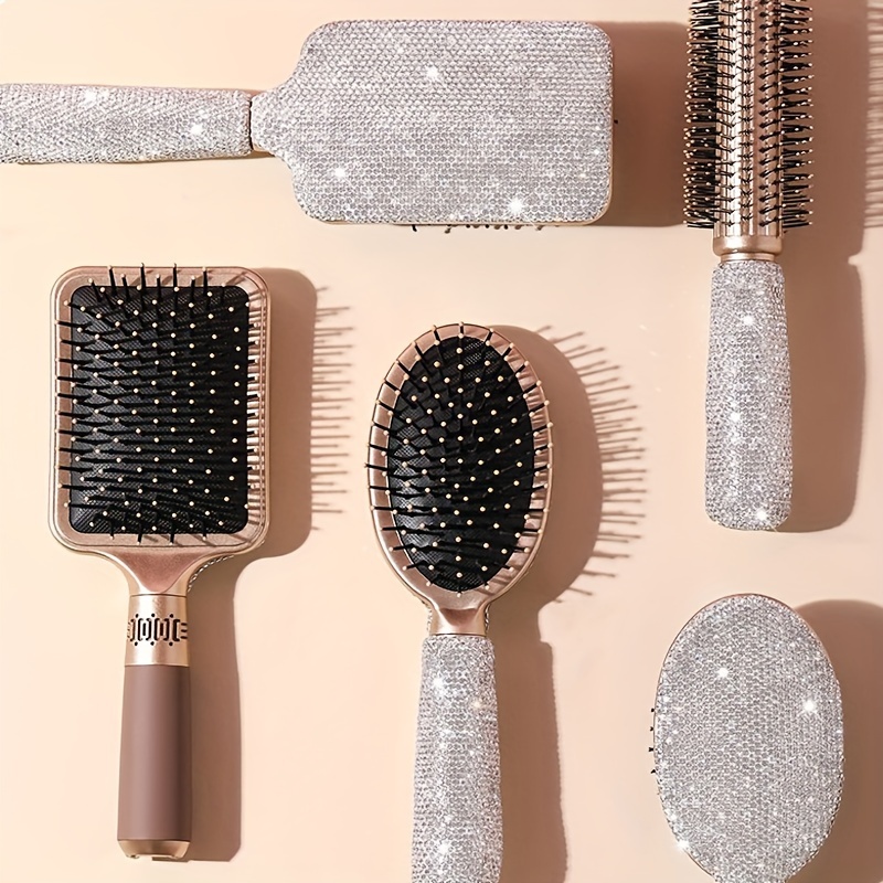 

Brosse à cheveux longue avec manche incrusté de diamants étincelants pour cheveux normaux - Parfaite pour le coiffage et le démêlage