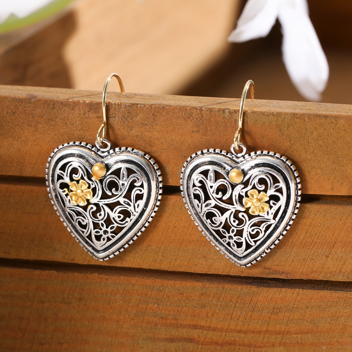 Retro Court Style Heart Hollow Women's Earrings, Holiday Gift