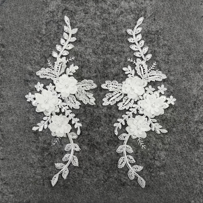 

2 pièces de délicates appliques en dentelle brodées de fleurs en perles blanches, ornements floraux pour de mariage, tenue , accessoires pour , décoration de vêtements.