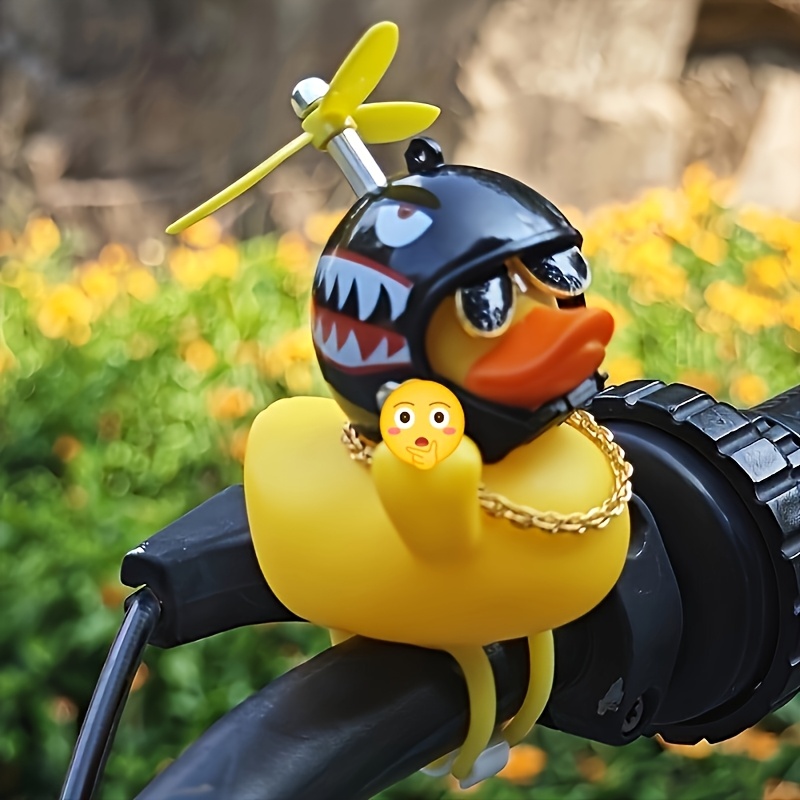 

1pc Cool Duck Décoration de moto avec casque requin et - PVC , sangle élastique pour la plupart des vélos et scooters, cadeau idéal pour toutes les