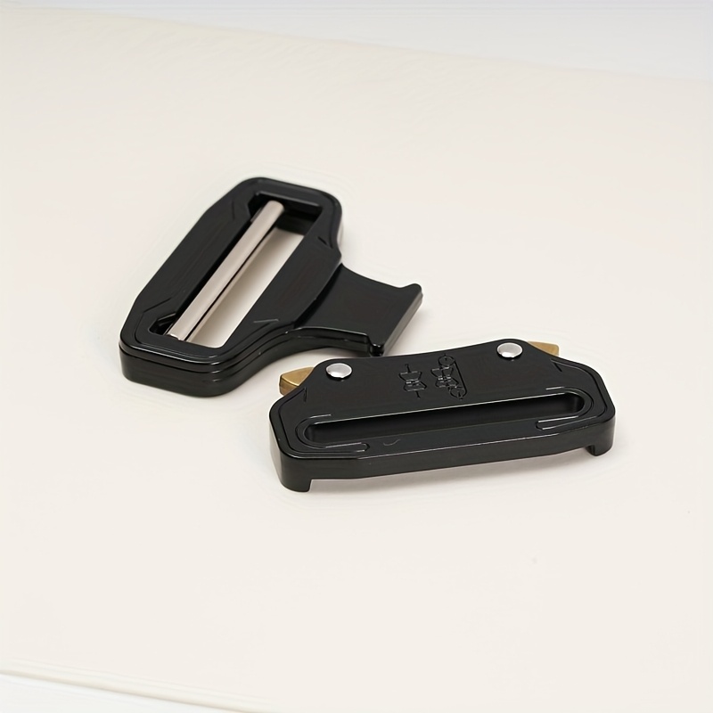 1 set of metal   insert   series   body is black with metal parts exquisite   has a stable connection function and is suitable for bags outdoor equipment etc providing reliable fastening for items at   time