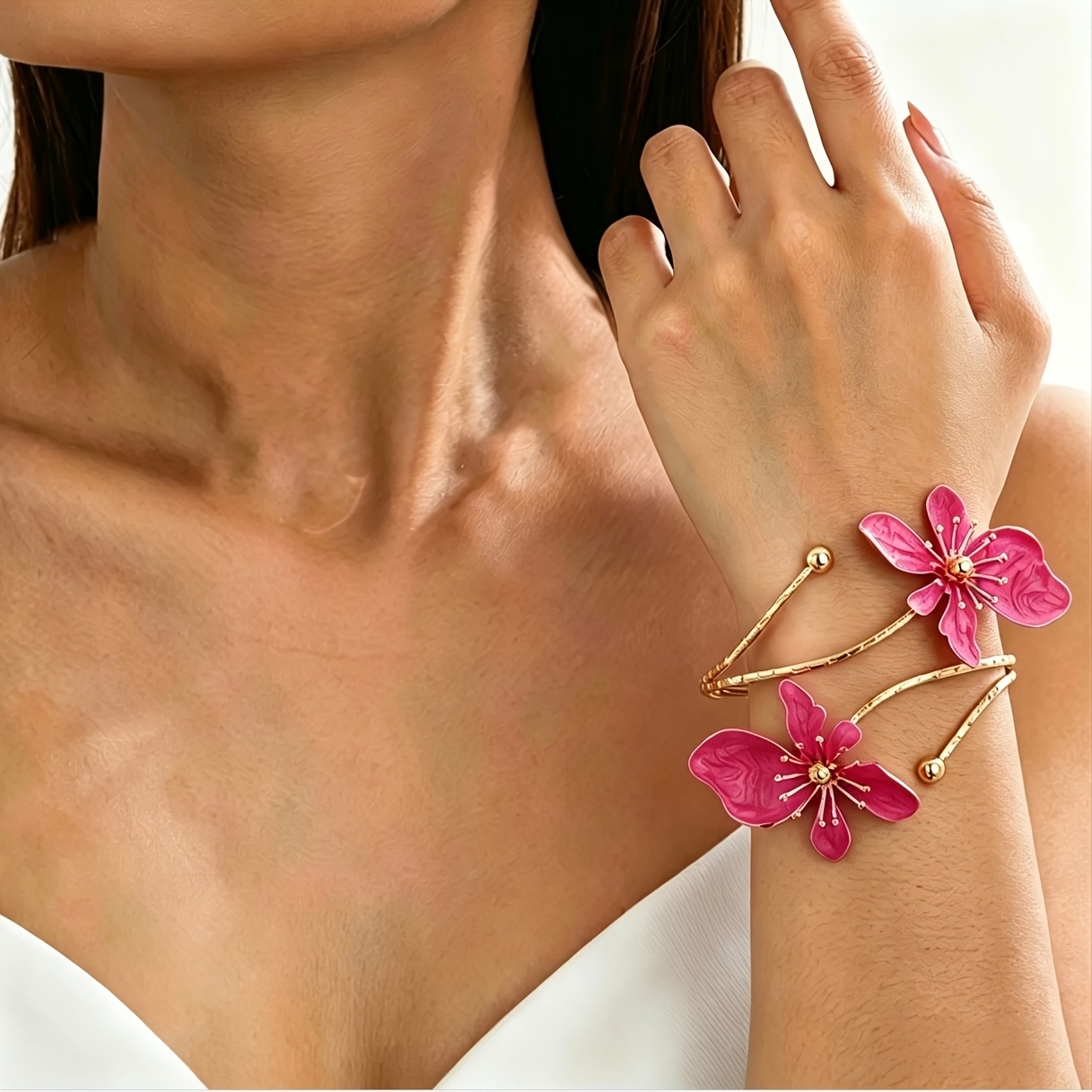 Women's Twin Flower Open Bangle, Light Luxury Hand Jewelry
