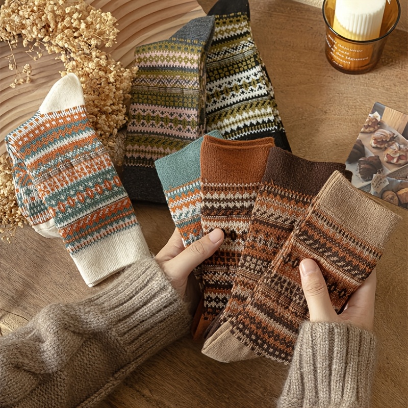 

paires de chaussettes hautes confortables de style rétro sur le thème de la nature, avec des élastiques, beaux et , convenant aux hommes et aux femmes.