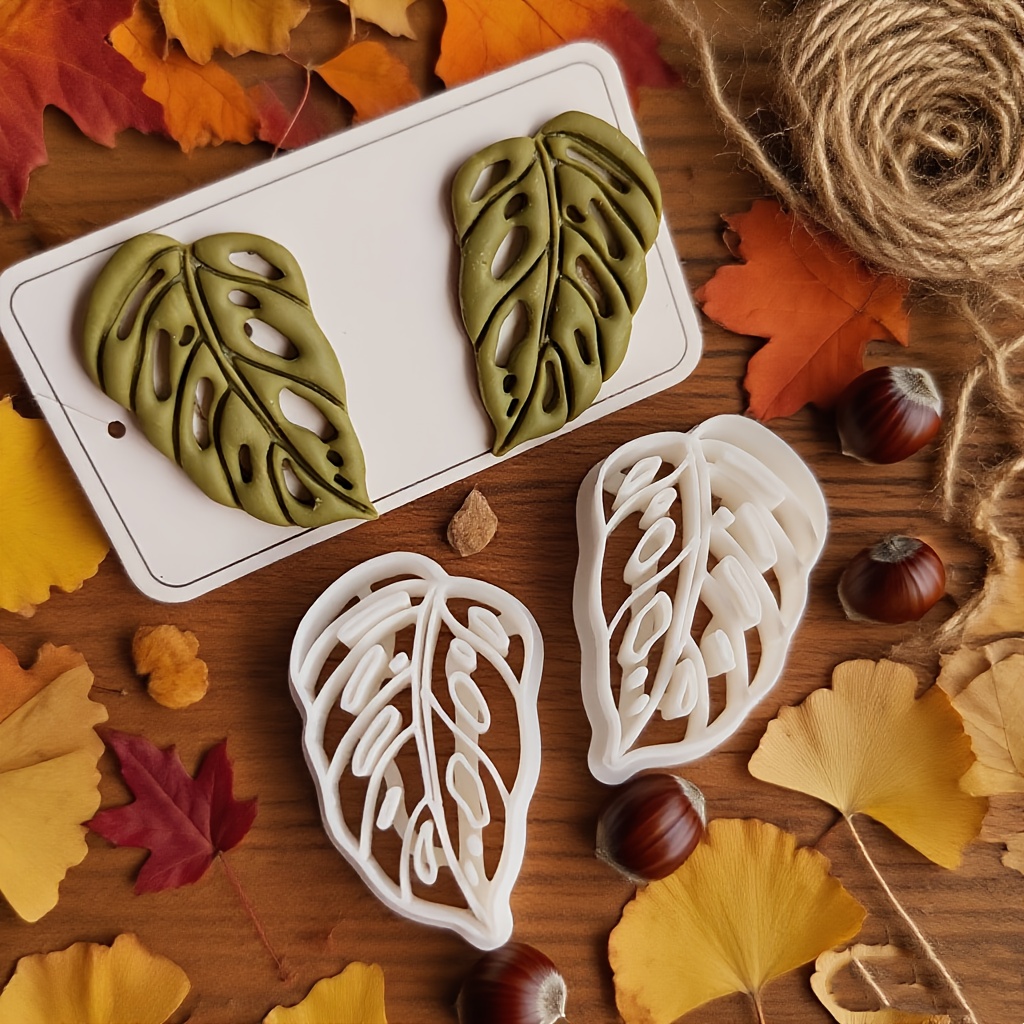 E-shop Ein Set aus zwei Monstera-Blatt-Polymer-Klay- im Herbstdesign, Schmuckherstellungswerkzeuge (geeignet für Halsketten/Broschen/Ohrstecker),