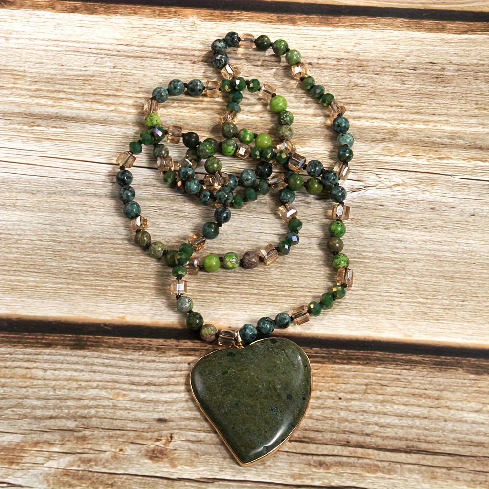 

Bohemian Vacation Style 6mm Natural Stone Beaded Necklace With Green Stone Heart Pendant, Boho Heart Theme Jewelry For Summer, No Plating - Ideal For Daily Wear Or As A Thanksgiving Gift