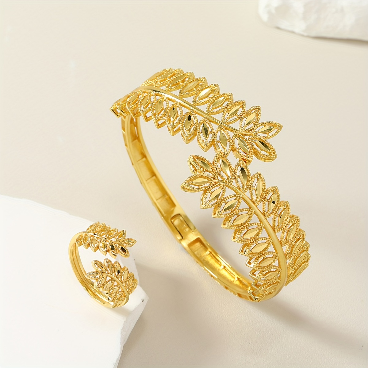 Ramadan Middle East Light Luxury Leaf Open Wedding Bride Cuff Hand Decoration Set, 1 Bracelet And 1 Ring